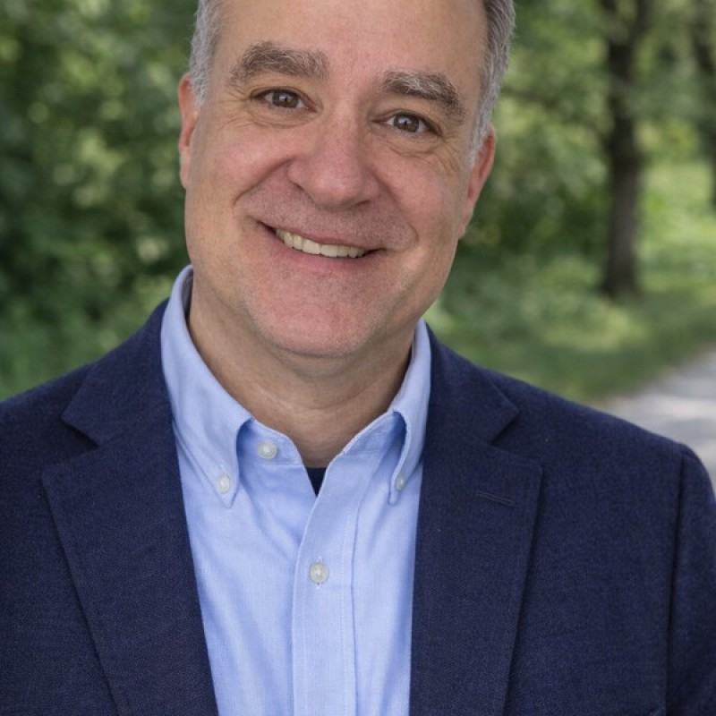 Portrait of Brian Farber.